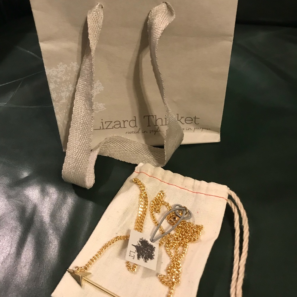 Gold arrow pendant necklace